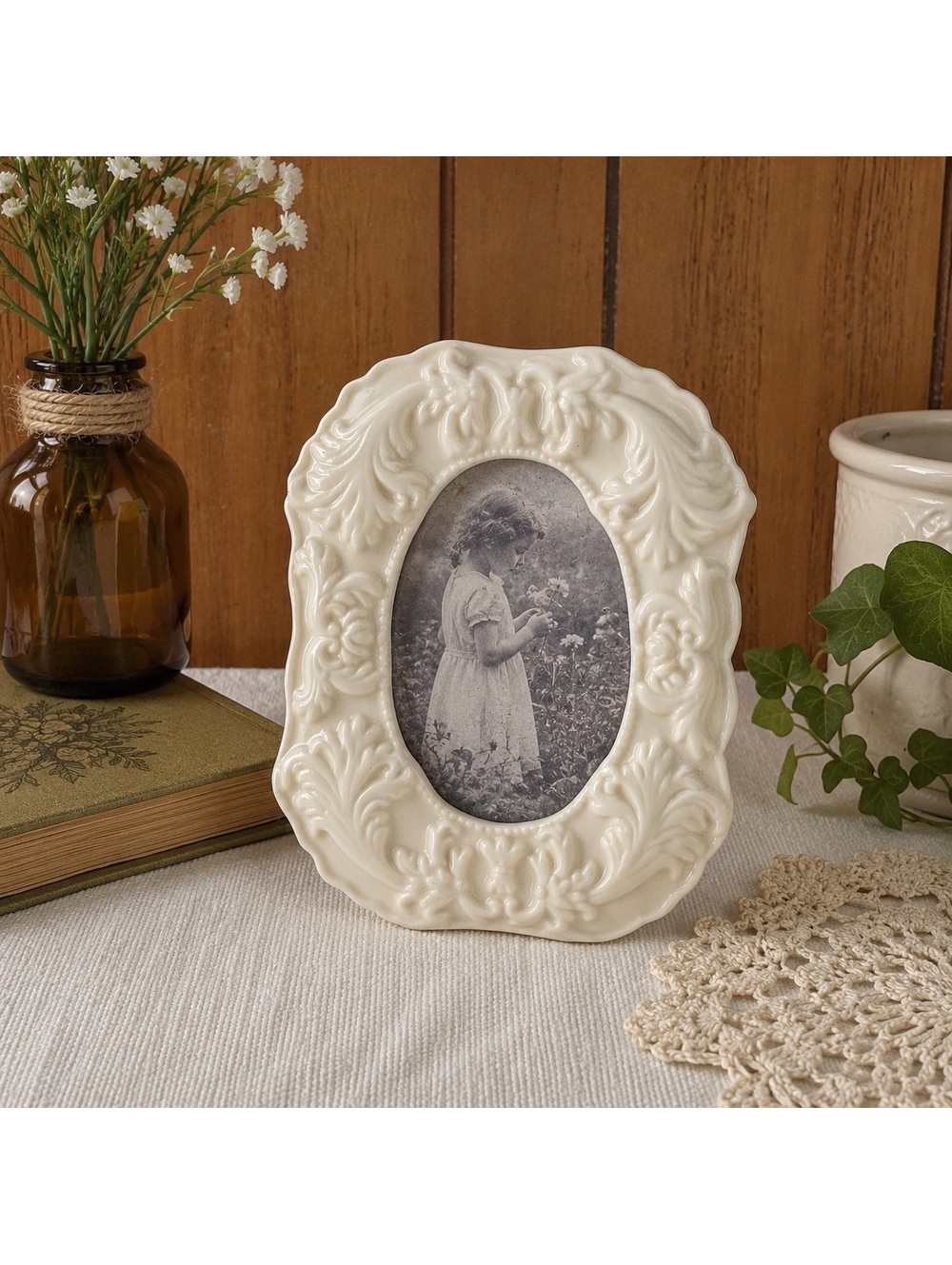 Vintage Ivory Baroque Picture Frame Made In Taiwan 4.5x3 Oval Photo